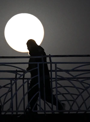 Así de deslumbrante se vio la Luna de Nieve de este 12 de febrero: un novilunio que coincide con el Año Nuevo Chino, y una espectacular alineación planetaria