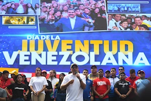 Miles de jóvenes venezolanos marcharon por Caracas este 12 de febrero para conmemorar el Día de la Juventud