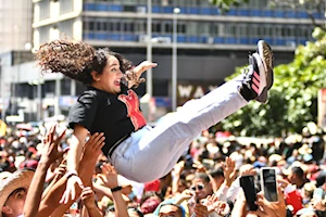 Miles de jóvenes venezolanos marcharon por Caracas este 12 de febrero para conmemorar el Día de la Juventud