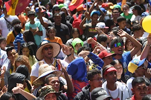 Miles de jóvenes venezolanos marcharon por Caracas este 12 de febrero para conmemorar el Día de la Juventud