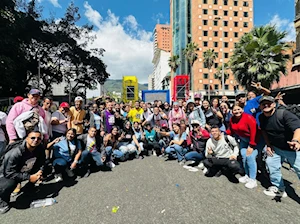 Miles de jóvenes venezolanos marcharon por Caracas este 12 de febrero para conmemorar el Día de la Juventud