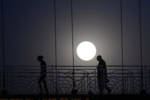 Así de deslumbrante se vio la Luna de Nieve de este 12 de febrero: un novilunio que coincide con el Año Nuevo Chino, y una espectacular alineación planetaria
