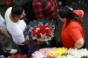 Amor y amistad: Con flores, peluches y mucho cariño, el mundo celebró este 14 de febrero, Día de San Valentín