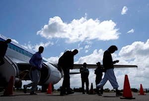 Hondureños deportados de EE.UU. llegan al Centro de Atención del Migrante Retornado en La Lima, Cortés, para reencontrarse con sus familiares, quienes los esperan con los brazos abiertos
