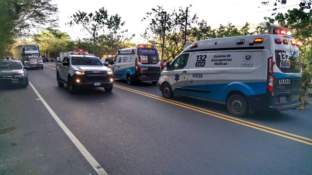 El Salvador: Accidente de tránsito deja un muerto y casi 30 heridos