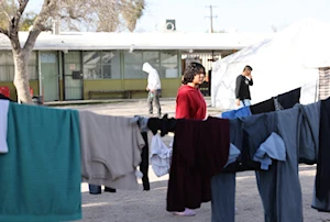Migrantes varados en la frontera México-EEUU se albergan en refugios en Piedras Negras