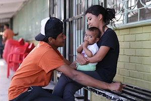 Migrantes varados en la frontera México-EEUU se albergan en refugios en Piedras Negras