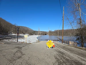 Las intensas lluvias y vientos huracanados han dejado un rastro de destrucción en Kentucky, con calles convertidas en ríos, al menos 11 muertos y más de 1.000 personas rescatadas en el sureste de EE.UU.