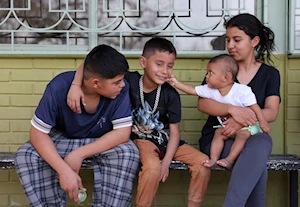 Migrantes varados en la frontera México-EEUU se albergan en refugios en Piedras Negras