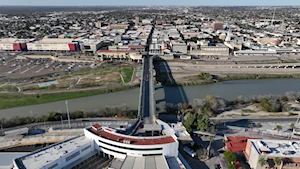 Un recorrido por la extensa frontera de más de 3.100 kilómetros que divide a México y Estados Unidos, marcada en su sección oriental por el imponente río Grande