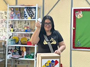 Venezolanos participan en la Consulta Popular Nacional 2025