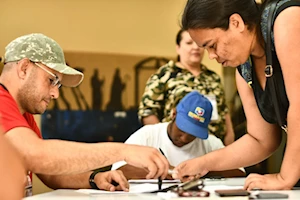Venezolanos participan en la Consulta Popular Nacional 2025