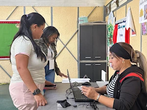 Venezolanos participan en la Consulta Popular Nacional 2025