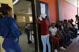 Venezolanos participan en la Consulta Popular Nacional 2025