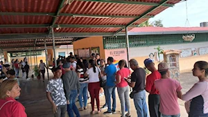 Venezolanos participan en la Consulta Popular Nacional 2025
