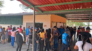 Venezolanos participan en la Consulta Popular Nacional 2025