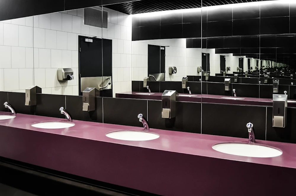 Baños públicos sin ventilación son fuentes de exposición de bacterias