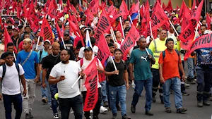 Panameños rechazan en las calles las reformas a la Caja de Seguro Social