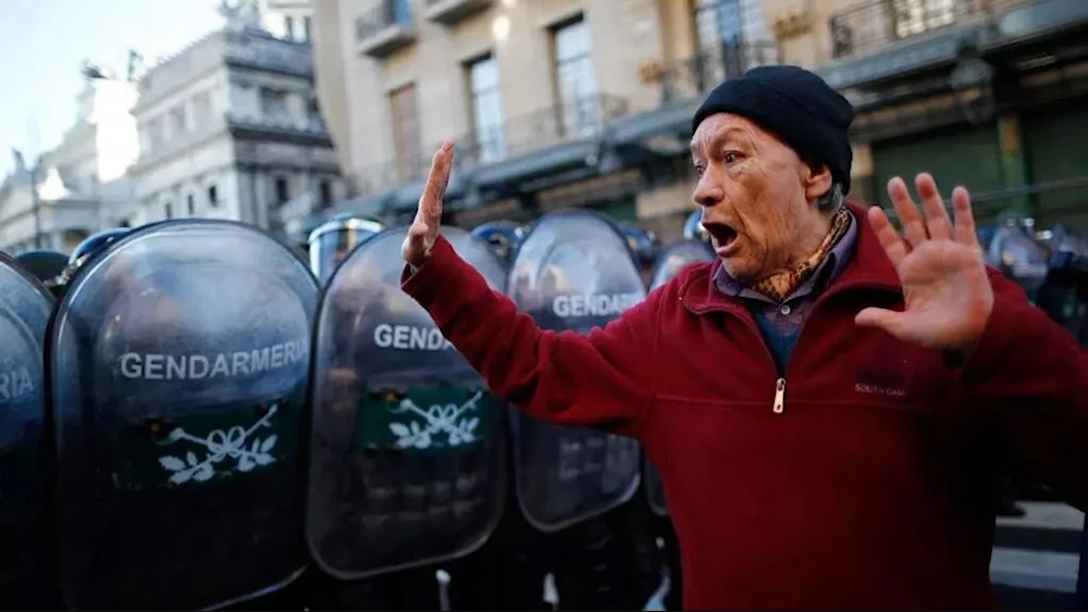 Crisis en Argentina: Jubilados protestan por falta de insumos