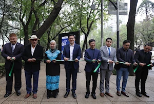 Inauguran exposición fotográfica "Espléndidos trajes étnicos de China" en el Paseo de las Culturas Amigas de la Ciudad de México