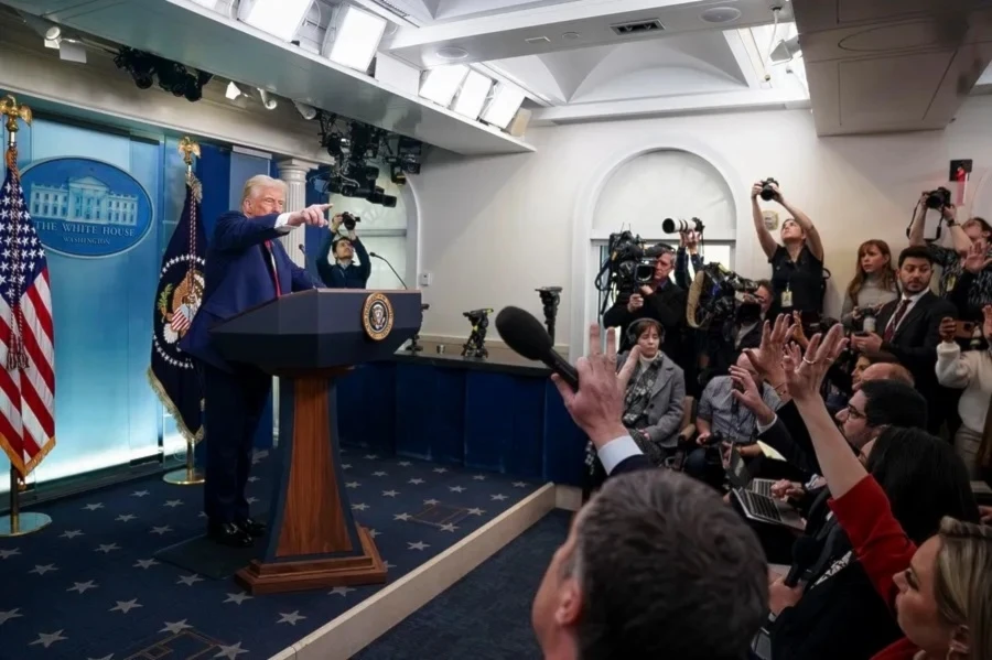 AP demanda a equipo de Trump tras veto por escribir "Golfo de México"