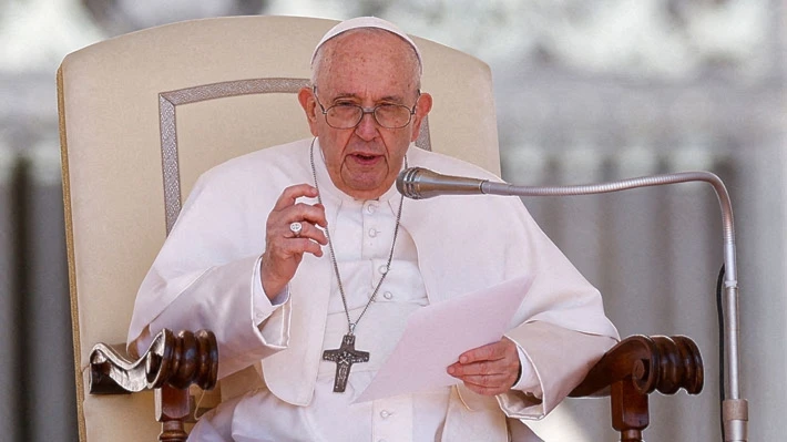 El Papa descansa bien, pero no está fuera de peligro