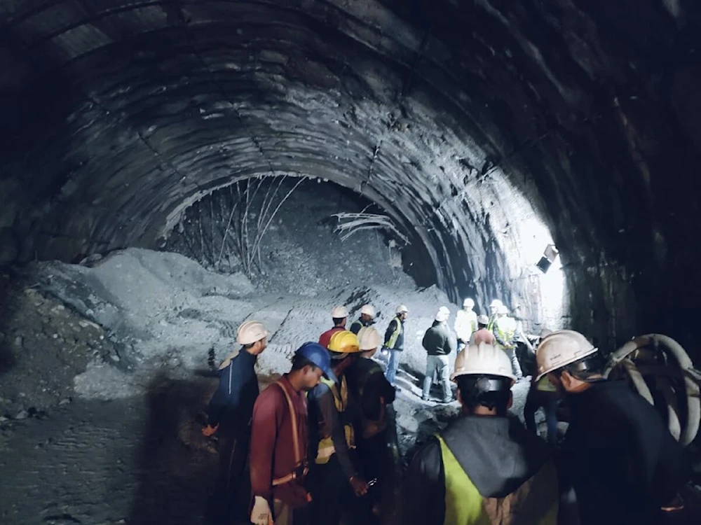 India: Búsqueda a contrarreloj de ocho atrapados en túnel colapsado
