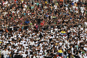 Más de 4 mil niños y niñas de Venezuela ofrecieron en Caracas un megaconcierto por los 50 años del "El Sistema"