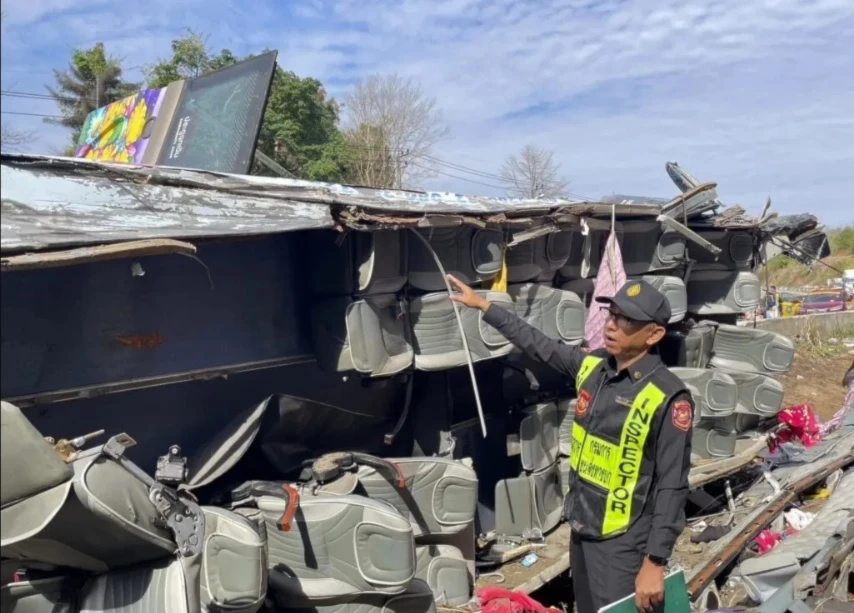 Tailandia: 18 muertos y 30 heridos en accidente de autobús