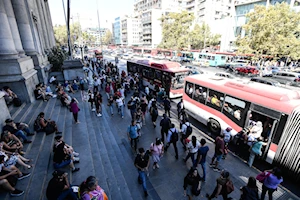 Caos, colas y zozobra generó masivo apagón en Chile