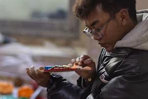 Artesanos de Lhasa, al suroeste de China, realizan esculturas de mantequilla ante la llegada del Losar o el Año Nuevo tibetano