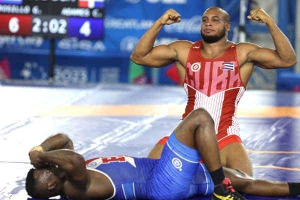 Gana Gabriel Rosillo en Liga Profesional de Luchas