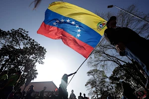 En imágenes: Venezolanos se manifestaron contra el colonialismo el 27 de febrero