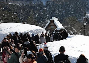 Original arquitectura: Las aldeas de Shirakawa-go, en Japón, se caracterizan por casas con techos en forma de V para soportar las nevadas