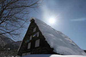 Original arquitectura: Las aldeas de Shirakawa-go, en Japón, se caracterizan por casas con techos en forma de V para soportar las nevadas