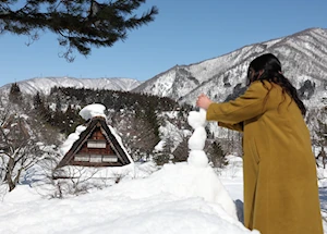 Original arquitectura: Las aldeas de Shirakawa-go, en Japón, se caracterizan por casas con techos en forma de V para soportar las nevadas