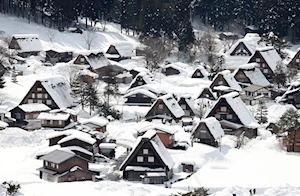 Original arquitectura: Las aldeas de Shirakawa-go, en Japón, se caracterizan por casas con techos en forma de V para soportar las nevadas