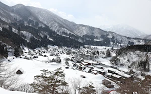 Original arquitectura: Las aldeas de Shirakawa-go, en Japón, se caracterizan por casas con techos en forma de V para soportar las nevadas