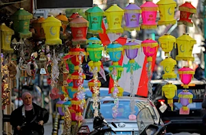 Mercados del Líbano y Yemen se preparan para el Ramadán, un período sagrado para los musulmanes