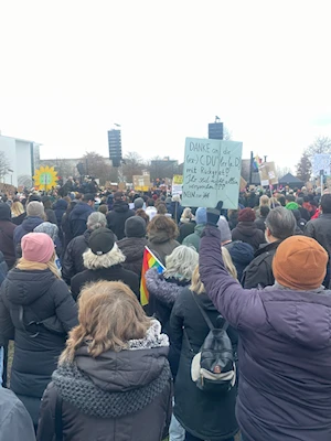 “Nunca más fascismo”: Alemanes marcharon este domingo en Berlín contra el avance de la extrema derecha