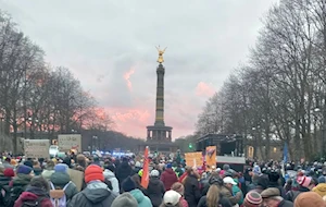 “Nunca más fascismo”: Alemanes marcharon este domingo en Berlín contra el avance de la extrema derecha