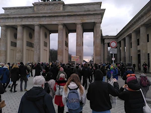 “Nunca más fascismo”: Alemanes marcharon este domingo en Berlín contra el avance de la extrema derecha