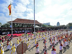 Sri Lanka celebra su 77º aniversario de independencia del Reino Unido con un desfile militar y el compromiso del presidente Anura Kumara Dissanayake de superar la crisis económica