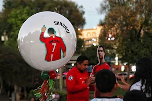 Cristiano Ronaldo cumple 40 años: el mundo del fútbol celebra con un 'Siuuu' masivo y homenajes históricos al máximo goleador de la Champions y leyenda del Real Madrid