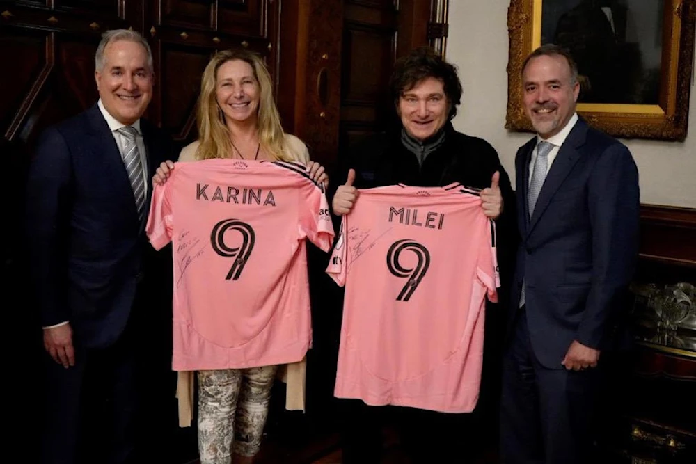 Messi envía camiseta a Milei con un número distinto al suyo