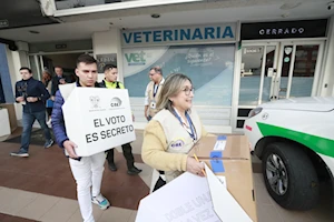 En Ecuador avanza la distribución de paquetes electorales para los comicios presidenciales y legislativas de este 9 de febrero: más de 13,7 millones de electores, dentro y fuera del país, están convocados a las urnas