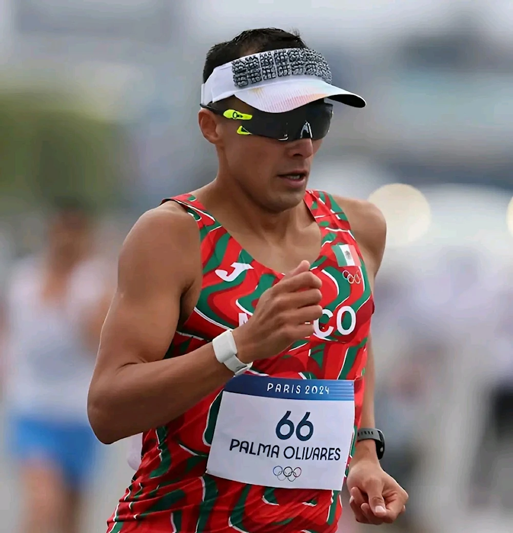 Marchista mexicano impone récord mundial bajo techo en la milla