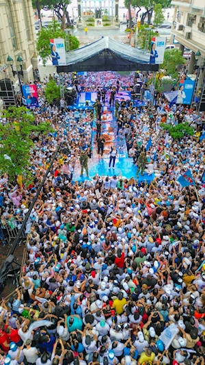 Multitud acompañó a la candidata presidencial de Ecuador, Luisa González, en su cierre de Campaña en Guayaquil