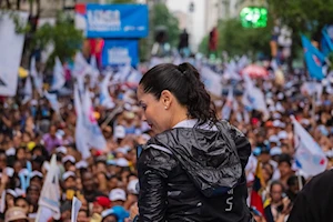 Multitud acompañó a la candidata presidencial de Ecuador, Luisa González, en su cierre de Campaña en Guayaquil