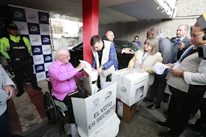 En Ecuador avanza la distribución de paquetes electorales para los comicios presidenciales y legislativas de este 9 de febrero: más de 13,7 millones de electores, dentro y fuera del país, están convocados a las urnas